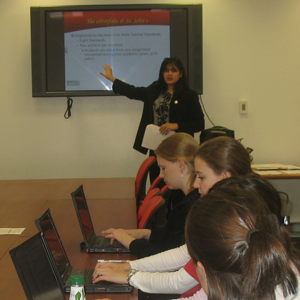 Brenda teaching an undergraduate course